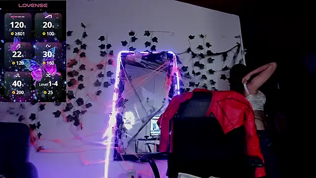 saray  jones online show from 30, 10, 2025