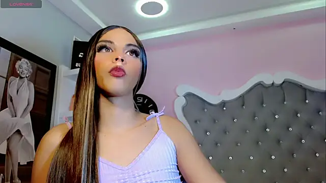 Snapshot of CamiiGarcia chatting on 24, 2, 2025 CamiiGarcia online show from 24, 2, 2025