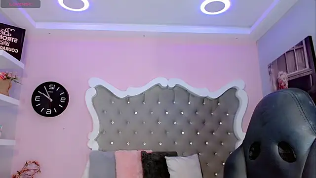 Snapshot of CamiiGarcia chatting on 25, 2, 2025 CamiiGarcia online show from 25, 2, 2025