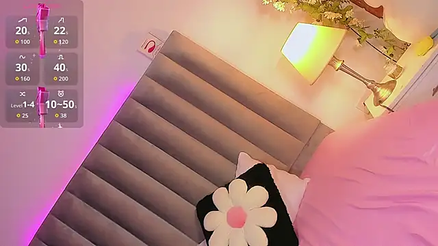 Snapshot of CamiiGarcia chatting on 6, 10, 2025 CamiiGarcia online show from 6, 10, 2025