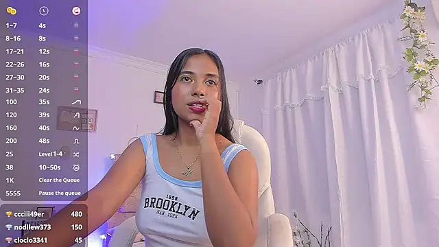 Snapshot of soy_aly_moon chatting on 6, 3, 2025 soy aly moon online show from 6, 3, 2025
