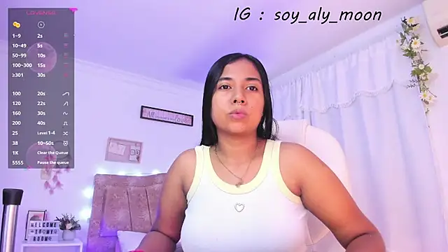 Snapshot of soy_aly_moon chatting on 10, 9, 2025 soy aly moon online show from 10, 9, 2025