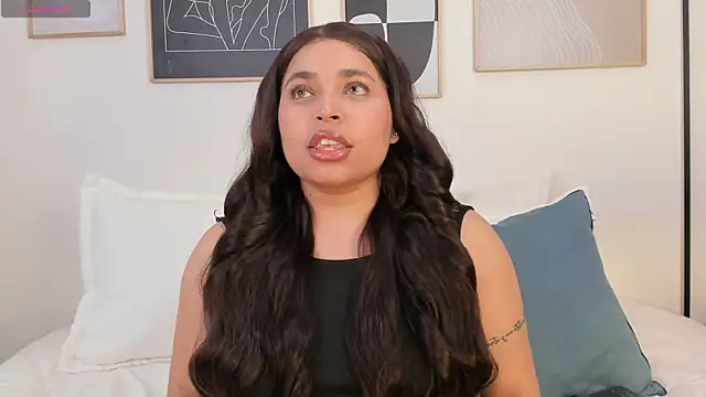 Snapshot of RachelRusso chatting on 5, 2, 2025 RachelRusso online show from 5, 2, 2025