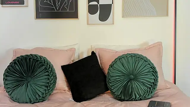 Snapshot of RachelRusso chatting on 27, 2, 2025 RachelRusso online show from 27, 2, 2025