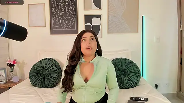 Snapshot of RachelRusso chatting on 9, 3, 2025 RachelRusso online show from 9, 3, 2025