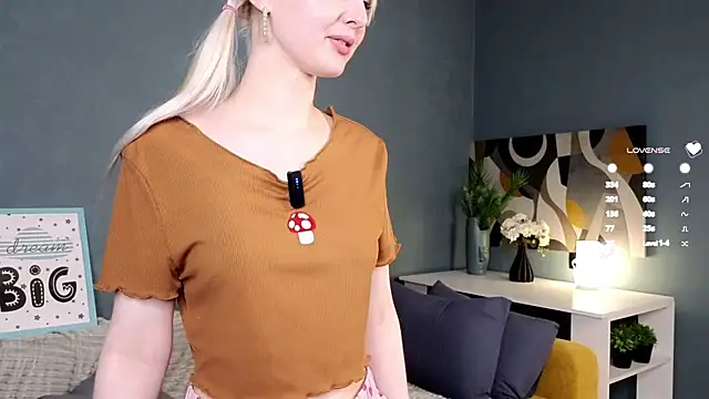 MaydaBunton online show from 1, 2, 2025