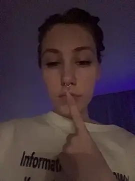 Molli Luv online show from 19, 11, 2025