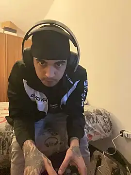 Snapshot of tony51753 chatting on 24, 1, 2025 tony51753 online show from 24, 1, 2025