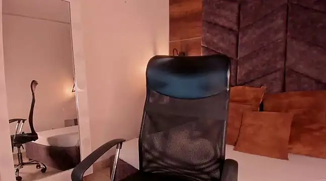 LauraaGomezz   online show from 24, 2, 2025