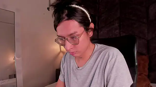 LauraaGomezz   online show from 24, 2, 2025