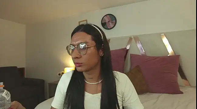 LauraaGomezz   online show from 1, 3, 2025