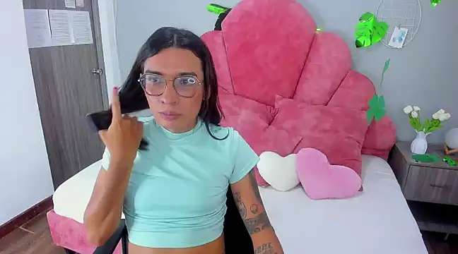 LauraaGomezz   online show from 17, 3, 2025