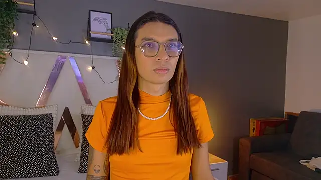 LauraaGomezz   online show from 13, 10, 2025