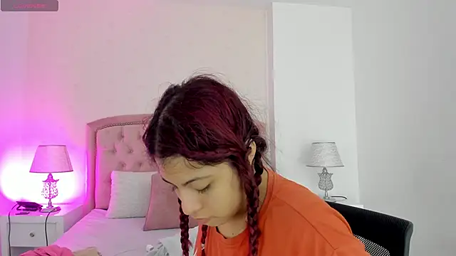 Kendall  Fox online show from 27, 10, 2025