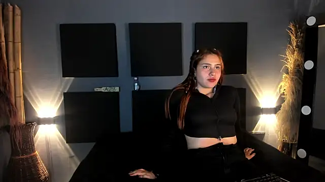 Nikki and Mayk online show from 1, 2, 2025