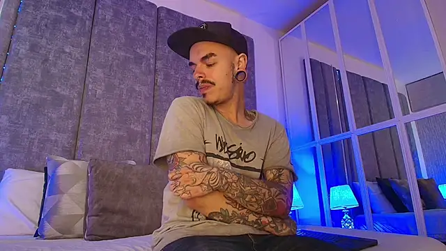 Snapshot of kaletattoo chatting on 1, 10, 2025 kaletattoo online show from 1, 10, 2025