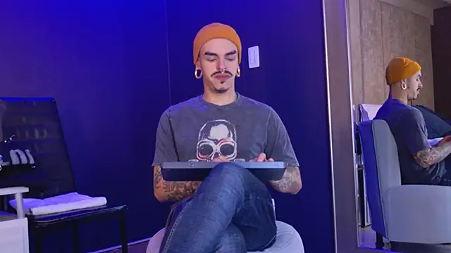Snapshot of kaletattoo chatting on 8, 10, 2025 kaletattoo online show from 8, 10, 2025