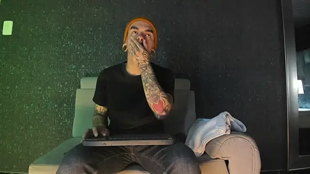 Snapshot of kaletattoo chatting on 26, 10, 2025 kaletattoo online show from 26, 10, 2025