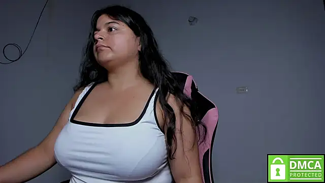 Snapshot of Little_Shaara chatting on 17, 10, 2025 Little Shaara online show from 17, 10, 2025