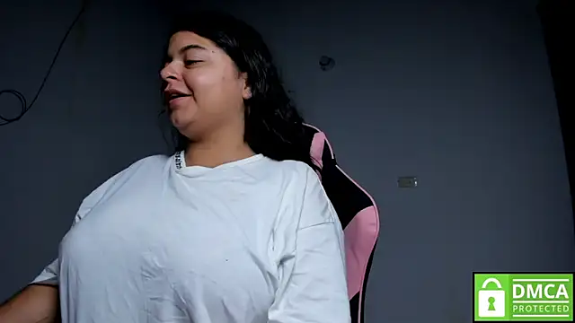 Snapshot of Little_Shaara chatting on 29, 10, 2025 Little Shaara online show from 29, 10, 2025