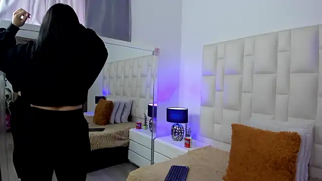 Snapshot of Ariana_rouse chatting on 6, 3, 2026 Ariana rouse online show from 6, 3, 2026