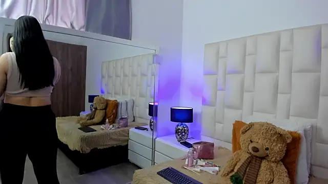 Snapshot of Ariana_rouse chatting on 6, 4, 2026 Ariana rouse online show from 6, 4, 2026