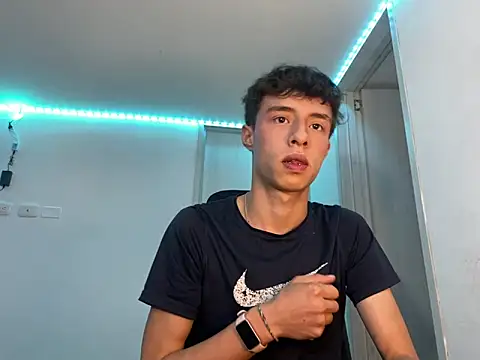 Snapshot of Juanmres chatting on 10, 10, 2025 Juanmres online show from 10, 10, 2025