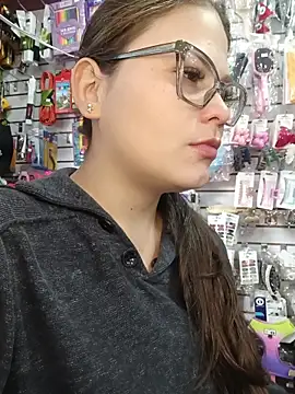 Snapshot of Vale_Saenzz chatting on 1, 12, 2025 Vale Saenzz online show from 1, 12, 2025