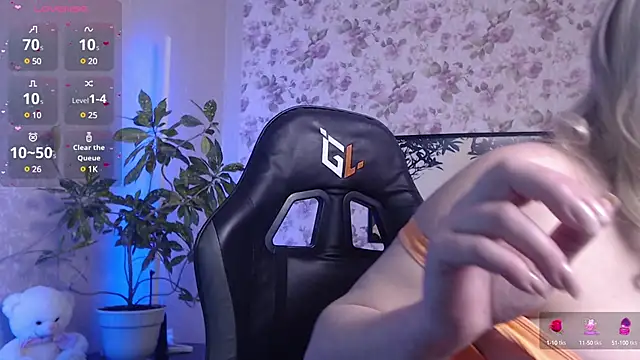 Snapshot of AliciaBlondes chatting on 17, 2, 2025 AliciaBlondes online show from 17, 2, 2025