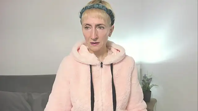 MargaretMilf69 online show from 28, 10, 2025