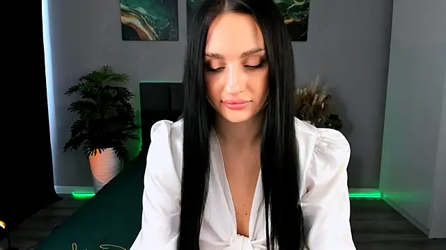 EmiliaBeynard online show from 8, 2, 2025