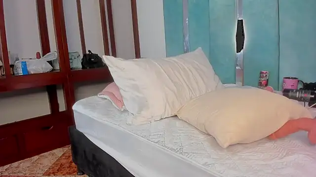 Snapshot of Annita001 chatting on 2, 12, 2025 Annita001 online show from 2, 12, 2025