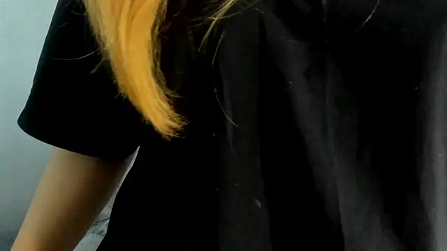 Snapshot of Shanntal_ chatting on 10, 10, 2025 Shanntal  online show from 10, 10, 2025