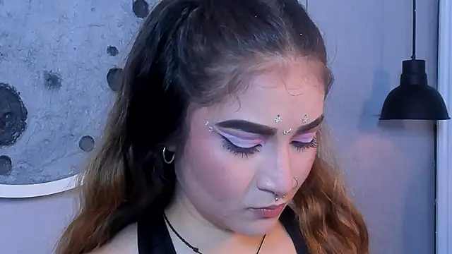 Shanntal  online show from 12, 11, 2025