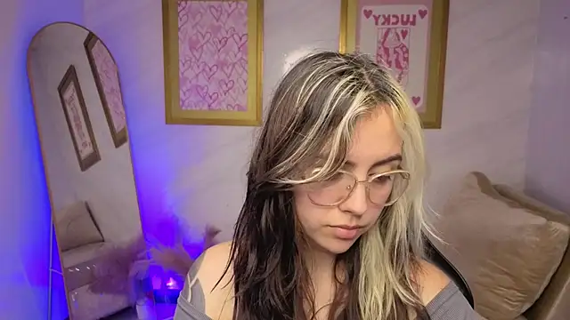 Hela v online show from 4, 12, 2025