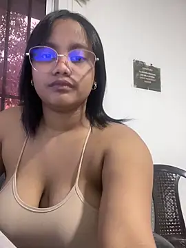 Snapshot of my_cam chatting on 1, 3, 2025 my cam online show from 1, 3, 2025