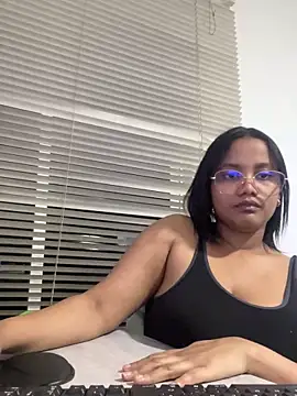 Snapshot of my_cam chatting on 11, 3, 2025 my cam online show from 11, 3, 2025