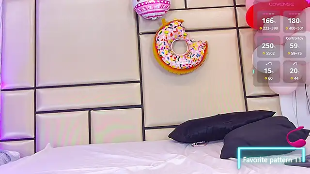Snapshot of JulianaaHerrera chatting on 18, 2, 2025 JulianaaHerrera online show from 18, 2, 2025