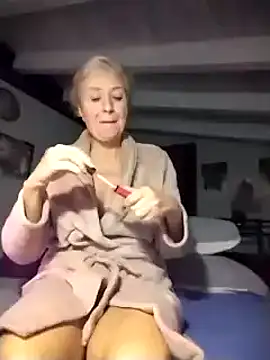 Snapshot of divinaerotica chatting on 13, 11, 2025 divinaerotica online show from 13, 11, 2025