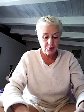 divinaerotica online show from 1, 4, 2026