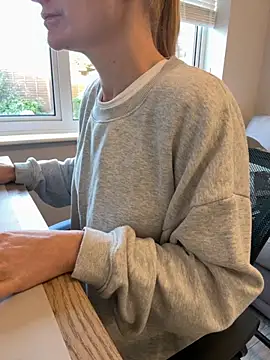 Snapshot of Phoebe_Lily chatting on 22, 10, 2025 Phoebe Lily online show from 22, 10, 2025