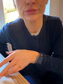 Phoebe Lily online show from 7, 1, 2026