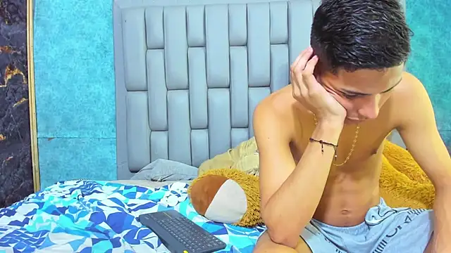 Snapshot of Sexys_Hornys_Boys chatting on 8, 3, 2025 Sexys Hornys Boys online show from 8, 3, 2025