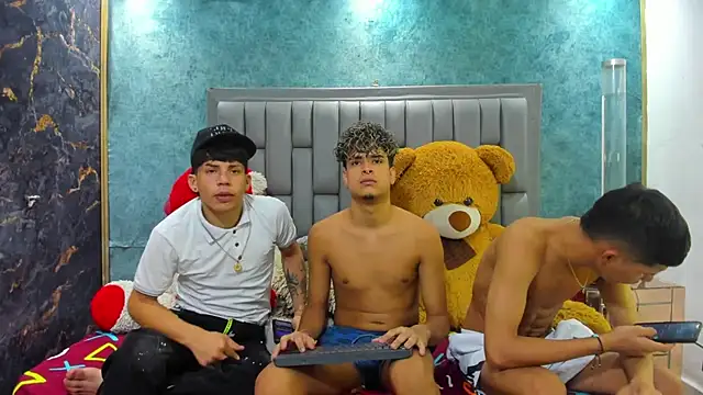 Snapshot of Sexys_Hornys_Boys chatting on 11, 3, 2025 Sexys Hornys Boys online show from 11, 3, 2025
