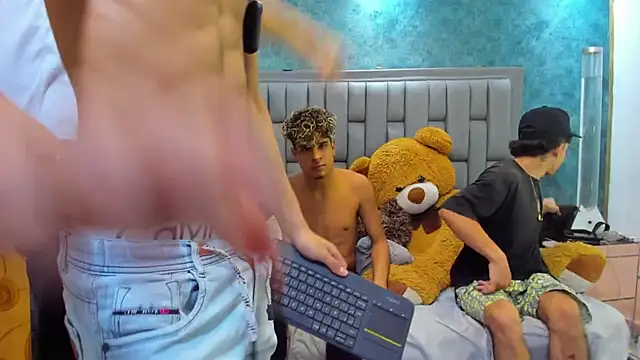 Snapshot of Sexys_Hornys_Boys chatting on 11, 3, 2025 Sexys Hornys Boys online show from 11, 3, 2025