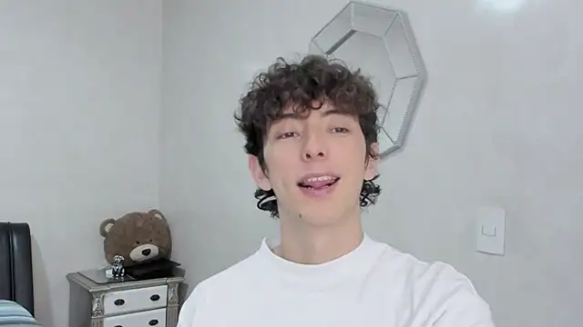 Snapshot of miketwink chatting on 18, 2, 2026 miketwink online show from 18, 2, 2026