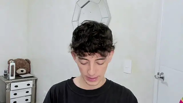 Snapshot of miketwink chatting on 4, 3, 2026 miketwink online show from 4, 3, 2026