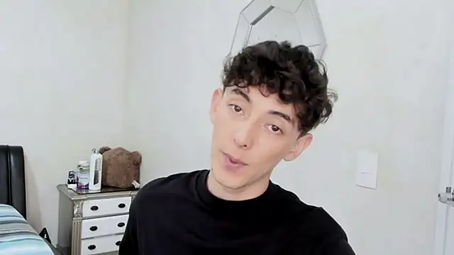 Snapshot of miketwink chatting on 7, 3, 2026 miketwink online show from 7, 3, 2026