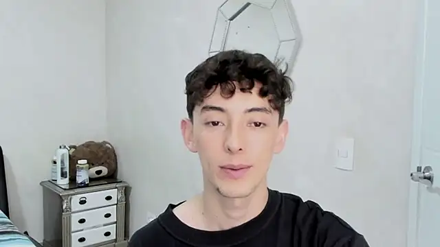 Snapshot of miketwink chatting on 9, 3, 2026 miketwink online show from 9, 3, 2026