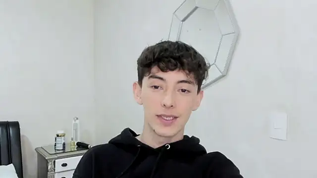 Snapshot of miketwink chatting on 23, 3, 2026 miketwink online show from 23, 3, 2026